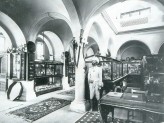 The Indian Institue Museum with its original display, c. 1898-99. &copy; Ashmolean Museum