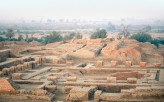 The Great Bath and Granary at Mohenjo-daro, Sind, Pakistan, 2600 – 1900 BC, Courtesy Department of Archaeology and Museums, Government of Pakistan. &copy; J. M. Kenoyer & Harappa.com