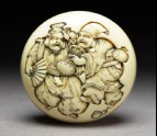 Manjū netsuke depicting the gods Daikoku and Ebisu dressed as manzai dancers (EA2001.100)