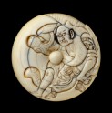 Manjū netsuke depicting Tadanobu defending himself with a gō board