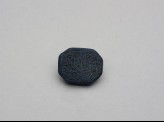 Octagonal bezel seal with nasta&lsquo;liq inscription and floral decoration (LI902.7)