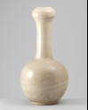 Zhangzhou ware 'garlic head' vase with floral decoration (LI1301.179)