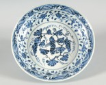 Blue-and-white dish with bunches of grapes (LI1301.384)