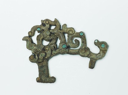 Fitting with openwork animal motiffront