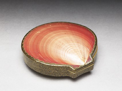 Kōgō, or incense box, made from a Venus shelloblique