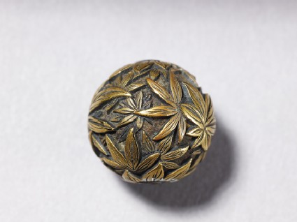 Ojime with maple leaves in reliefside