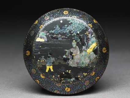 Lacquered box with figures in a landscapetop