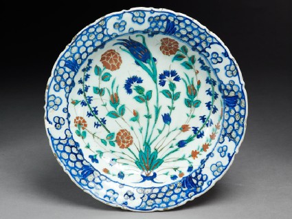 Dish with bouquet of flowerstop