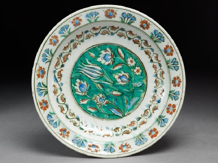 Dish with flowerstop