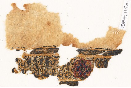 Textile fragment with naskhi inscription and circlesfront