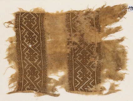 Textile fragment with interlacing diamond-shapesfront