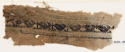 Textile fragment with linked diamond-shapesfront
