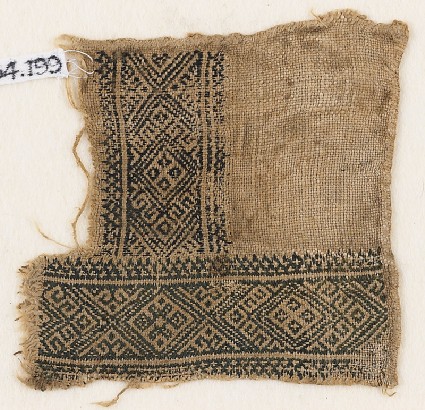 Textile fragment with linked diamond-shapesfront