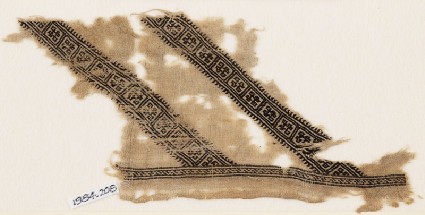 Textile fragment with squares and possibly quatrefoilsfront