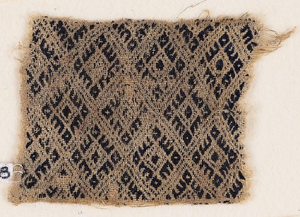 Textile fragment with linked diamond-shapesfront