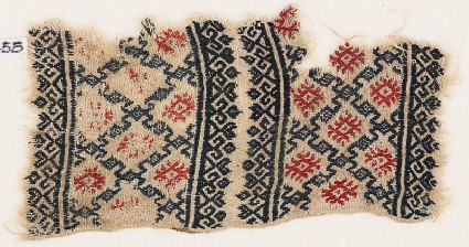 Textile fragment with linked diamond-shapesfront