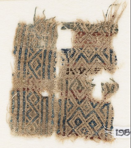 Textile fragment with diamond-shapes and hooksfront