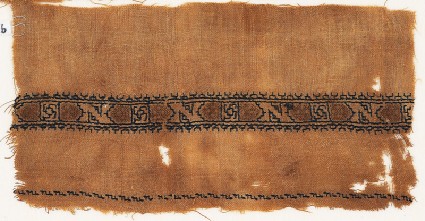 Textile fragment with band of Z-shapes and squaresfront