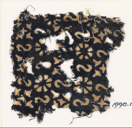 Textile fragment with reversed S-shapes, rosettes, and quatrefoilsfront