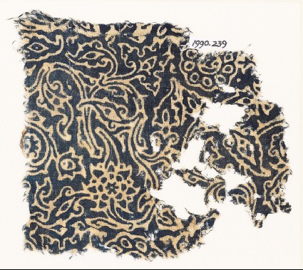 Textile fragment with swirling plants and flower-headsfront