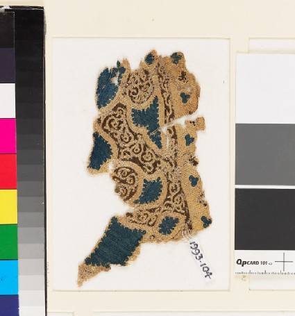 Textile fragment with swirling vegetal pattern and trefoil shapesfront