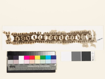 Textile fragment with double diamond-shapes and trefoilsfront