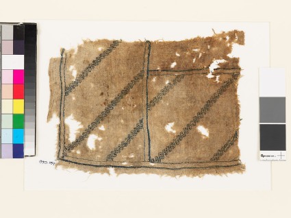 Textile fragment with double wave patternfront