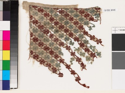 Textile fragment with quatrefoils and stemsfront