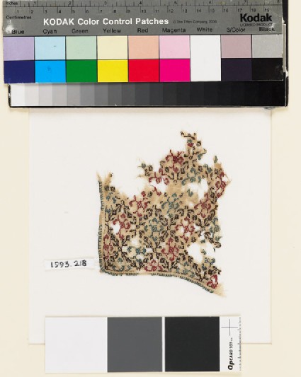 Textile fragment with rosettes and lattice of diamond-shapesfront