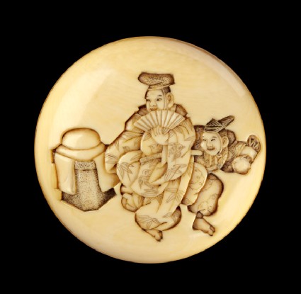 Manjū netsuke depicting manzai dancers at New Yearfront