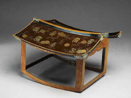 Canopy-shaped part from a picnic setoblique