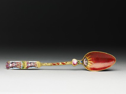 Spoon with crowned heads and astrological decorationfront