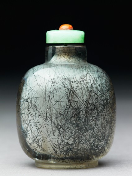 Crystal snuff bottlefront