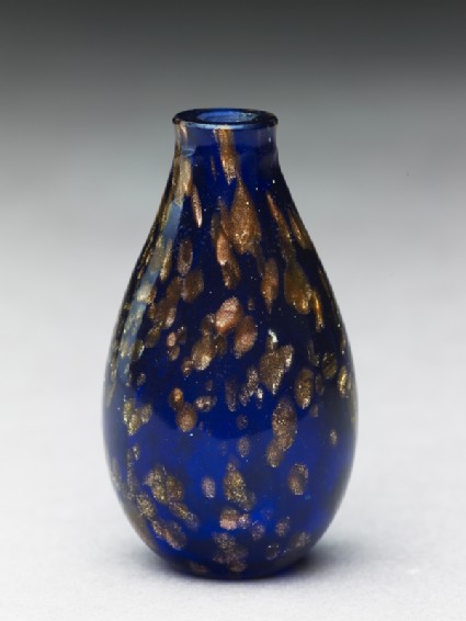 Glass snuff bottle with gold designoblique