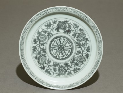 Porcelain saucer dish with flowerstop