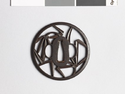 Tsuba with fan-palm leavesfront