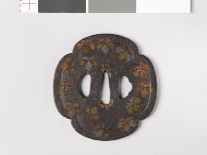 Mokkō-shaped tsuba with Cissus leavesfront