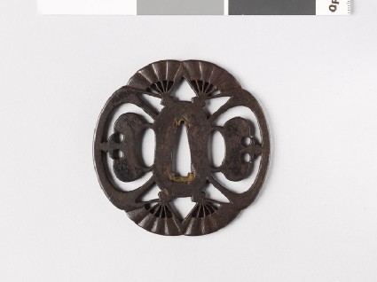 Mokkō-shaped tsuba with open fansfront