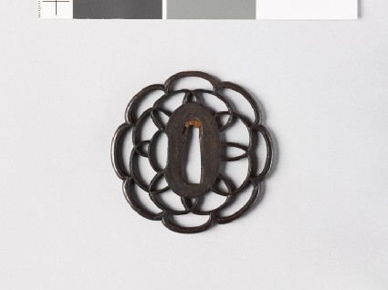 Lobed tsuba with overlapping loopsfront