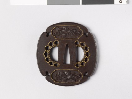 Mokkō-shaped tsuba with two dragonsfront