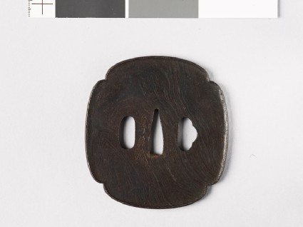 Mokkō-shaped tsuba with raised edgefront