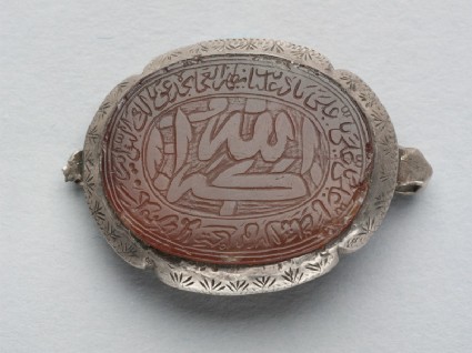 Oval bezel amulet from a bracelet, with thuluth inscriptionfront