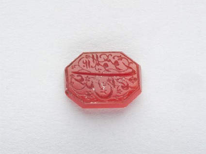 Octagonal bezel seal with nasta‘liq inscription and floral decorationfront