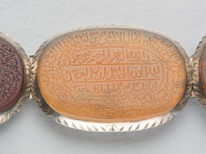 Oval bezel amulet from a bracelet, inscribed with the Throne versefront